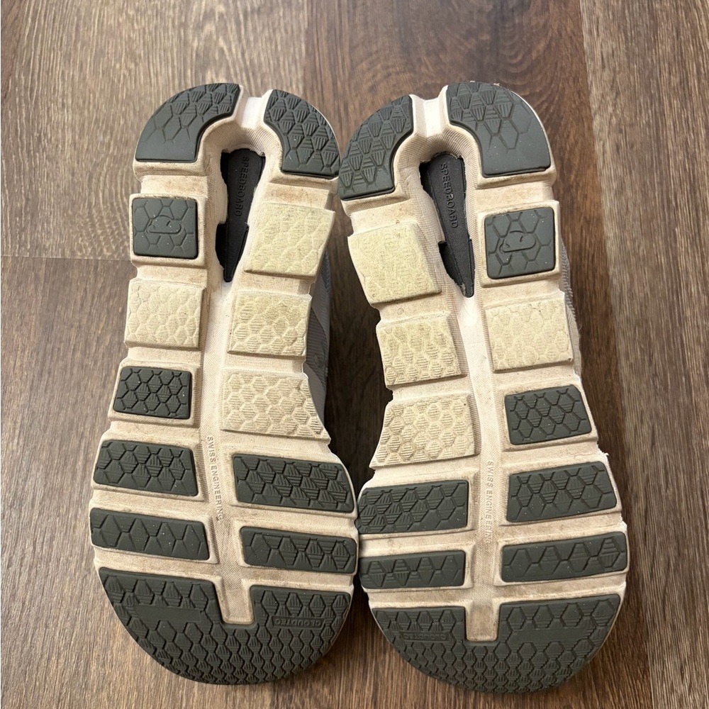 On Running Classic White Lace-Up Shoes - Picture 2 of 7